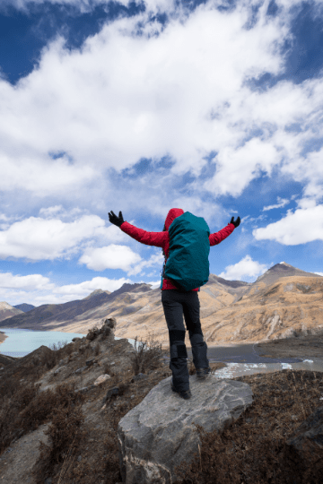 장거리 트레킹을 걷는 여행자들